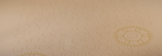 Os componentes são impressos em 3D através do método de sinterização a laser.