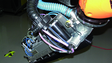 Robôs multiaxiais com cabos de bus