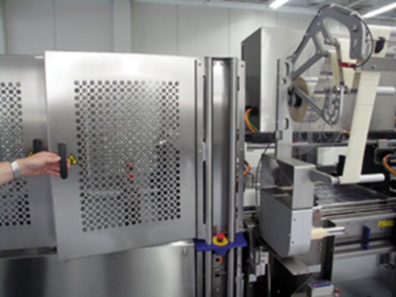 Standardised safety door bearing support