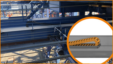 Instalação da esteira porta cabos na lateral da viga da grua