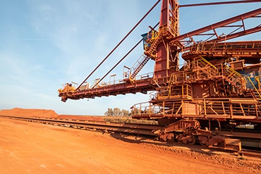 Escavadora com componentes igus