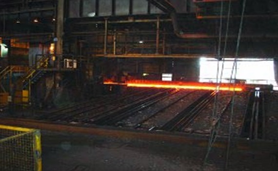 Sistema de fornecimento de energia no guindaste externo da siderurgia da Corus Rail