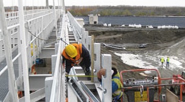 Montagem de esteiras porta cabos