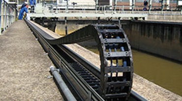 Montagem de esteiras porta cabos