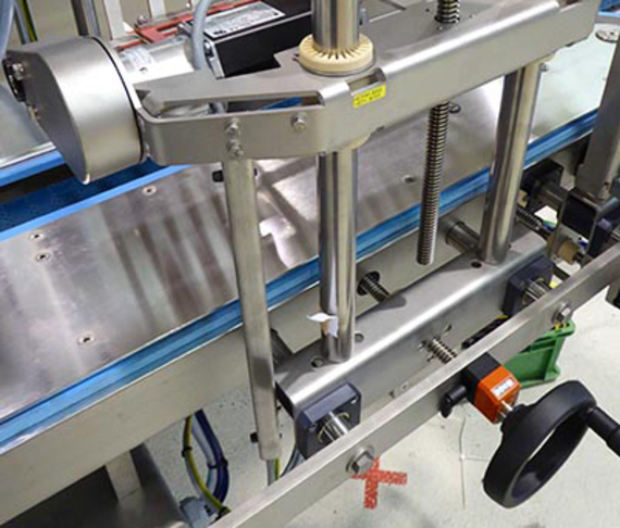 Sistemas de guias lineares drylin® em máquinas de etiquetar