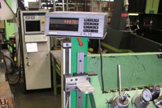 Guia linear drylin® T com sistema de medição para ferramentas