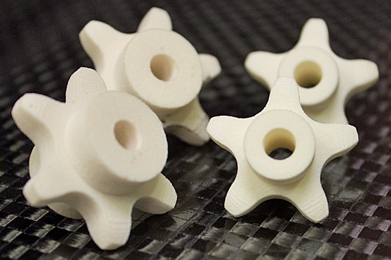 Impresso em 3D: pinhões de plástico feitos sob medida feitos de material iglidur® resistente ao desgaste