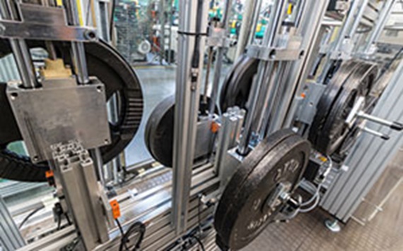 Comparação de desgaste de acionamentos de fuso de avanço