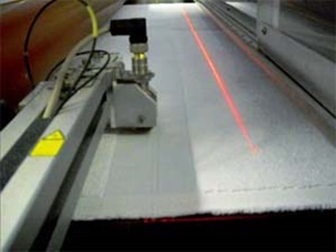 Sensor de reconhecimento de costuras com buchas autolubrificantes iglidur®