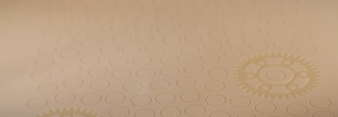 Os componentes são impressos em 3D através do método de sinterização a laser.